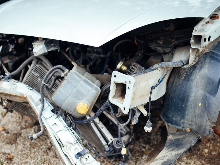 BMW 320i Accident Front Cut