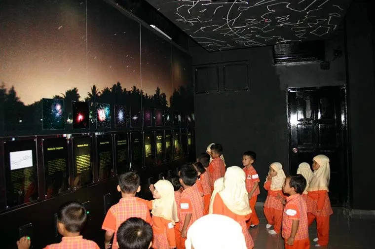 Kompleks Falak Al-Khawarizmi - zonLangitMlm01