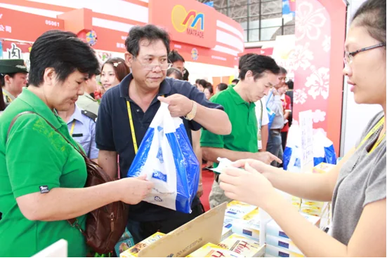 Menyertai Caexpo di China 2011 — Pengunjung berminat dengan — Produk yang ditawarkan dengan harga — Yang competetive — YAB Datin Seri Rosmah juga berkunjung di Caexpo,Nanning — dan memberi sokongan yang sepadu
