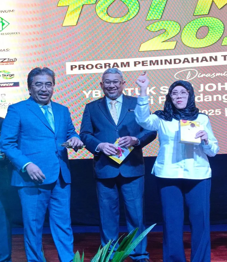 On Stage with Director MPOB and Minister Commodity