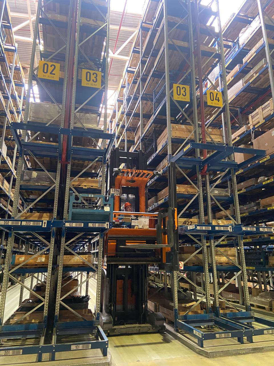Inventory operations context — scenario “Inventory Low Stock Alert Agent” runs as a detached NeuralOps agent.